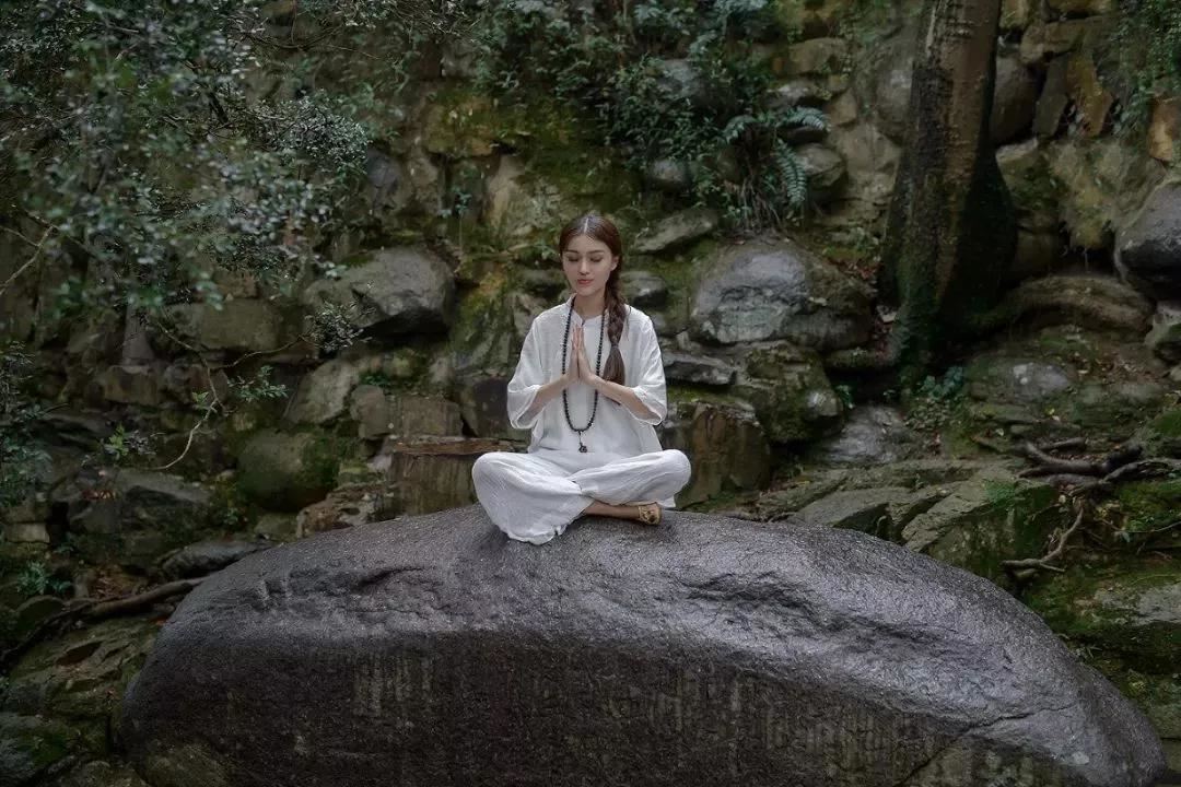 男人梦见满地都是蛇