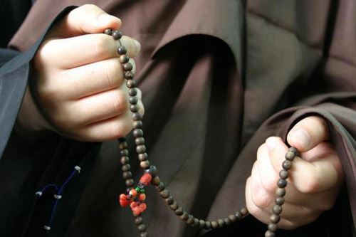 左眉毛上长痣的人怎么留住财运好？预示着什么吗？