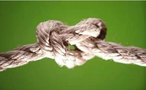 中天星座与冥王星的相位呈对分相