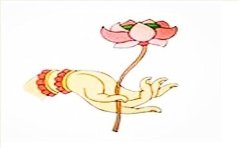 结婚照挂在客厅风水好吗  宜挂在西北方位